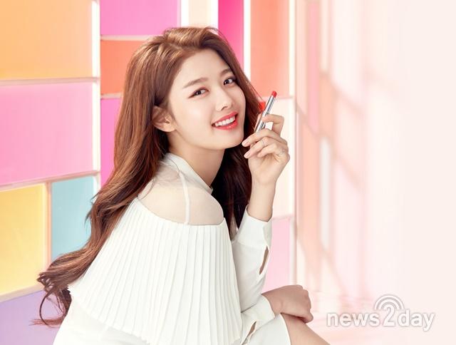 뉴스투데이 L] 라네즈, 촉촉한 틴트 립스틱 '스테인드 글라스틱' 선보여