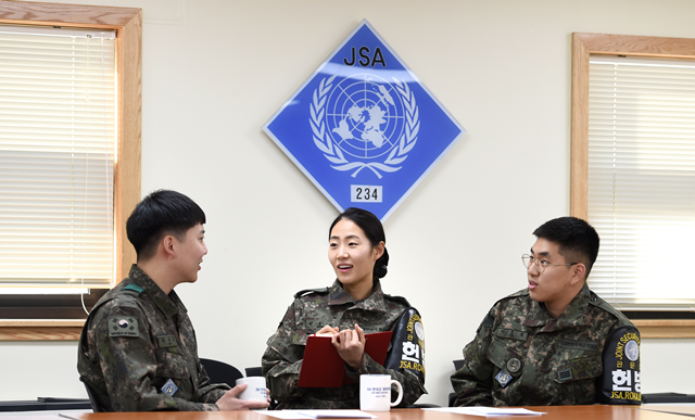 Jsa한국군 경비대대의 변화, '최초 여군' 성유진, '둘째 여군' 최정은 선발