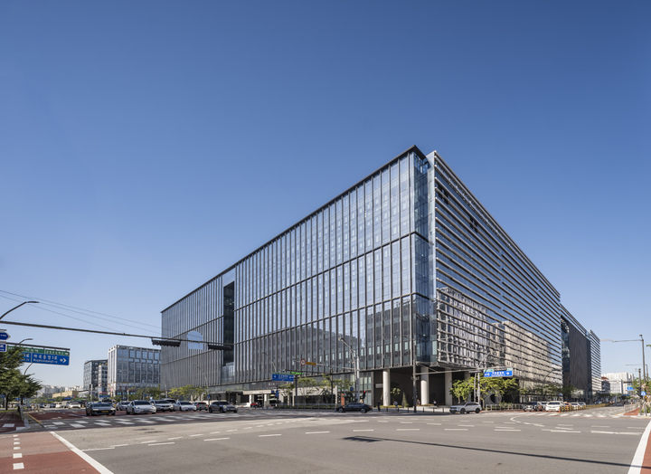 "DL이앤씨, PF 리스크 최저·순현금 1조...저평가 더욱 부각" - 뉴스 썸네일 이미지