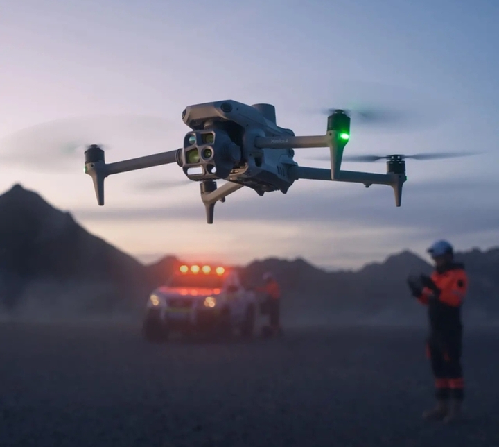 "안보가 먼저" 미 의회, DJI 퇴출 강행... 산업용 드론 70% '셧다운' 위기 - 뉴스 썸네일 이미지