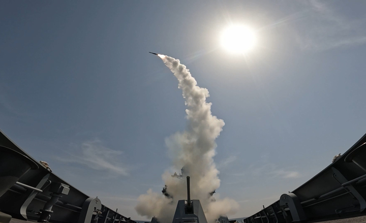 [뉴스 속 무기] 함대공 유도무기 '해궁', 해외 플랫폼 기업과 협력한... - 뉴스 썸네일 이미지