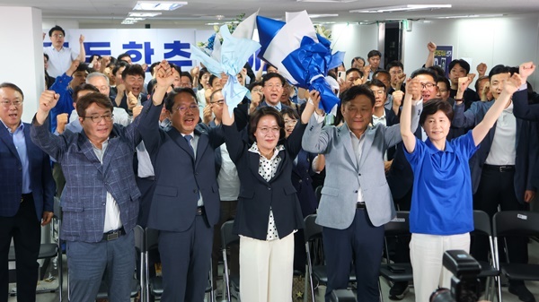 [N2 포커스] 추미애 경기도지사 당선인, 다음 주 '민생 인수위' 출범시킨... - 뉴스 썸네일 이미지