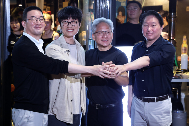 삼겹살과 소주로 뭉친 엔비디아·SK·LG·네이버…AI 동맹 강화